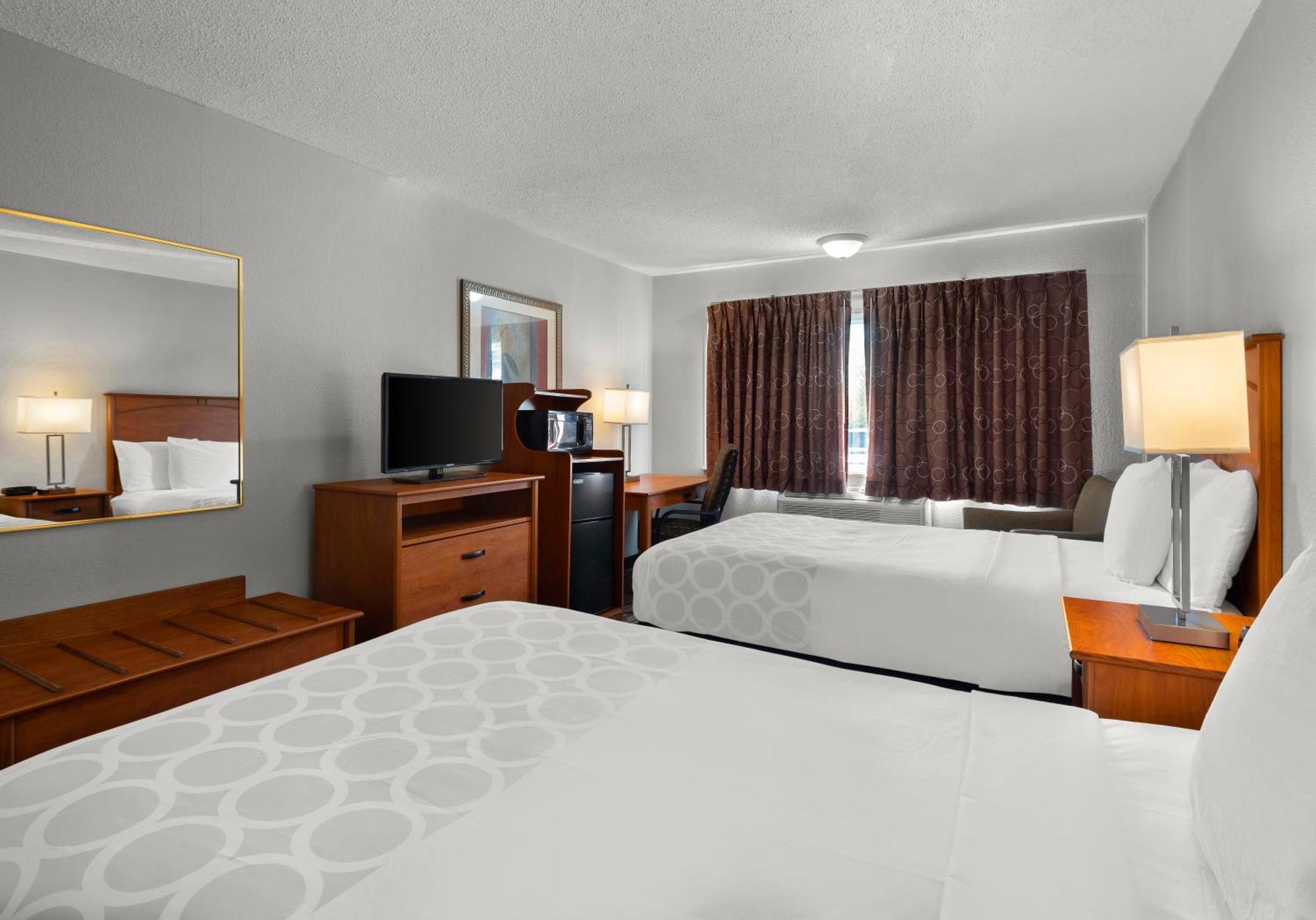 Magnuson Hotel Detroit Airport Romulus Exterior photo