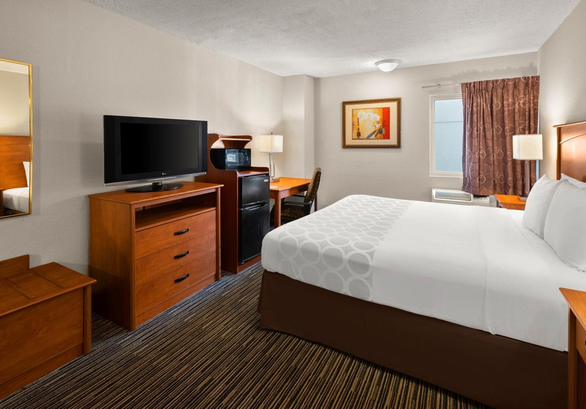 Magnuson Hotel Detroit Airport Romulus Exterior photo